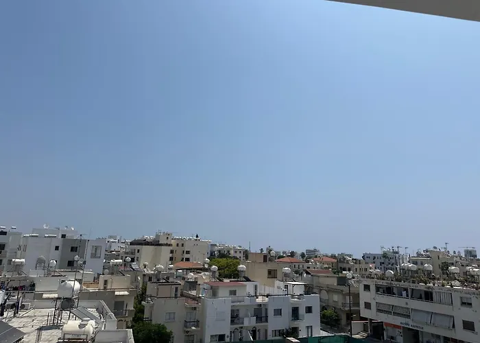 Apartament Near Finikoudes 3 *