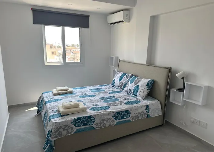 Near Finikoudes 3 Apartament