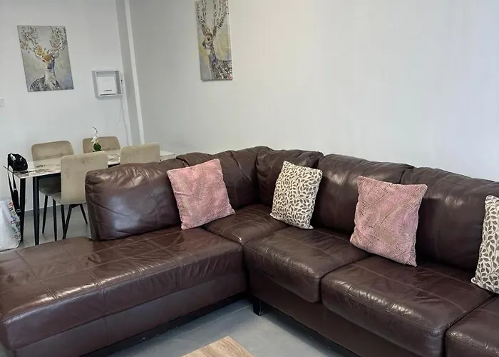 Near Finikoudes 3 Appartement *