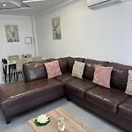 Near Finikoudes 3 Apartamento *